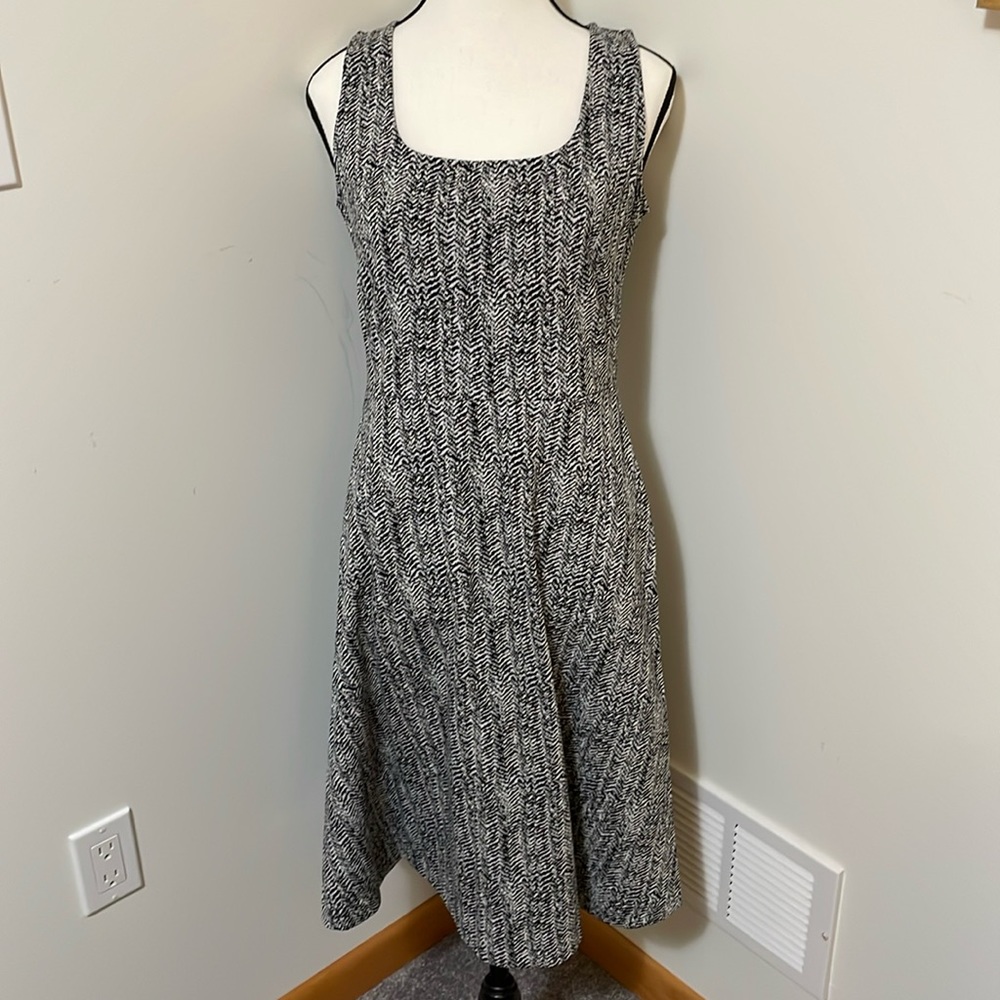 Banana republic dress

Fun, black and white slip-on dress perfect for work